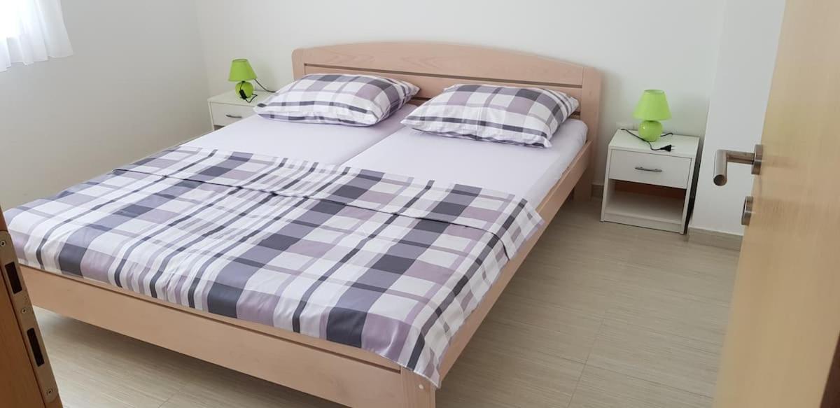Abc Apartmani Врси Екстериор снимка